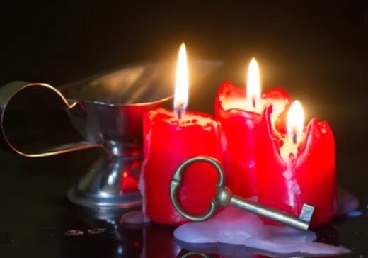 Świece i klucz do wróżb andrzejkowych